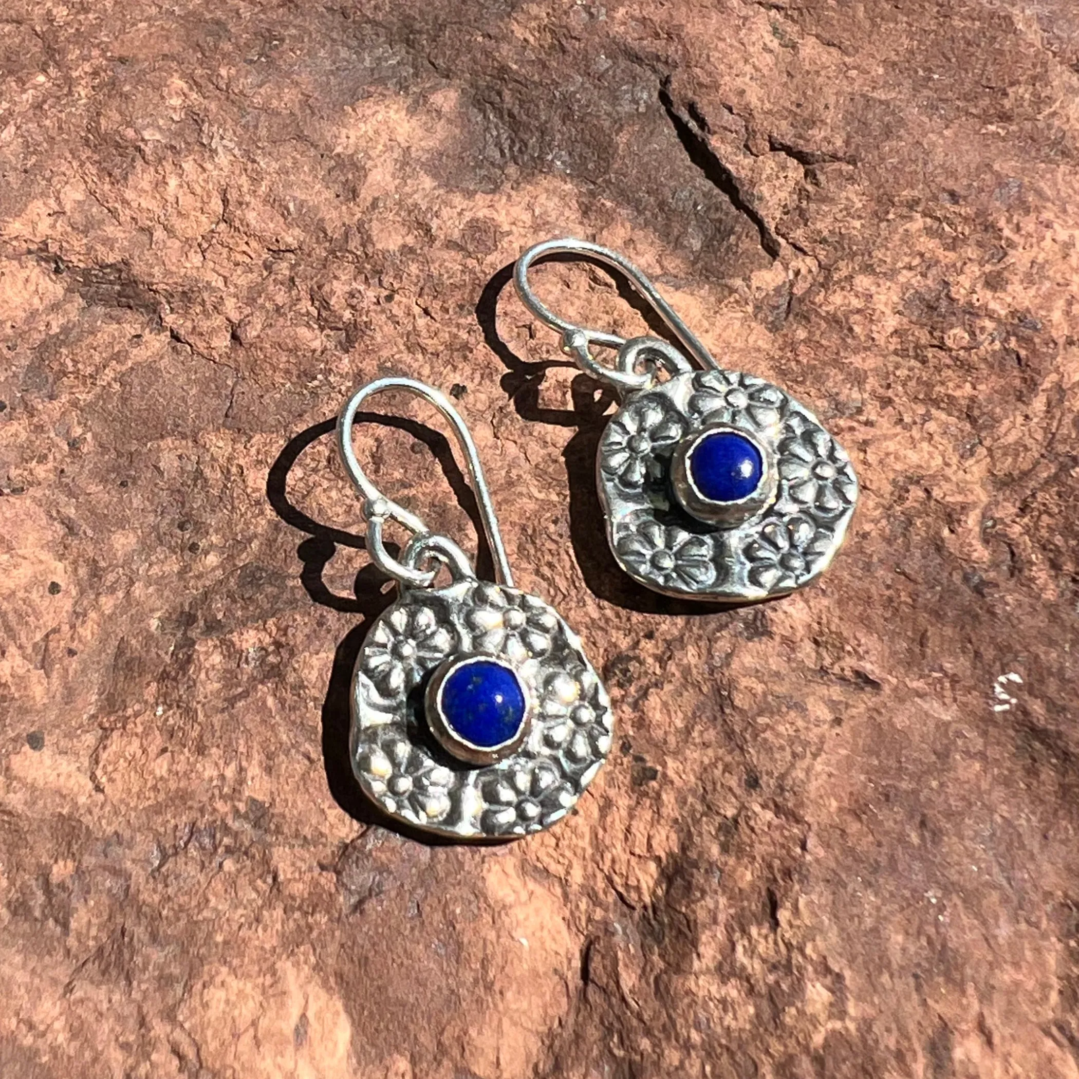 Flower stamped disc with Lapis or Garnet