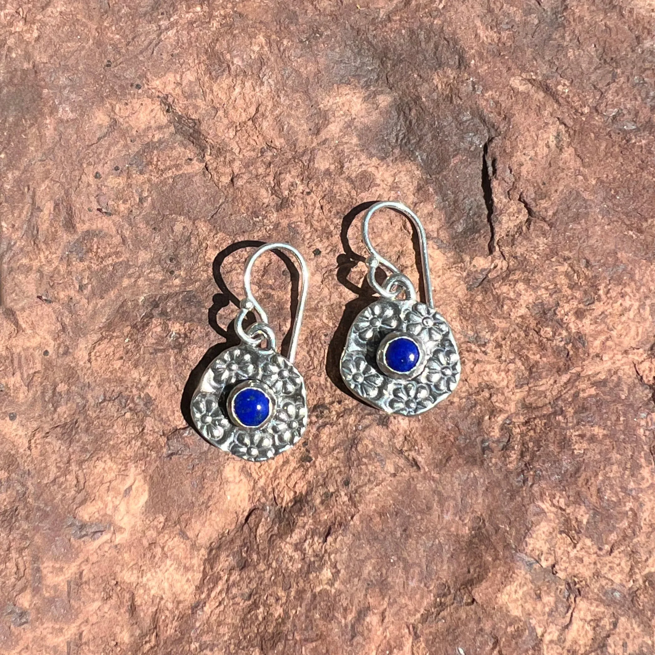 Flower stamped disc with Lapis or Garnet