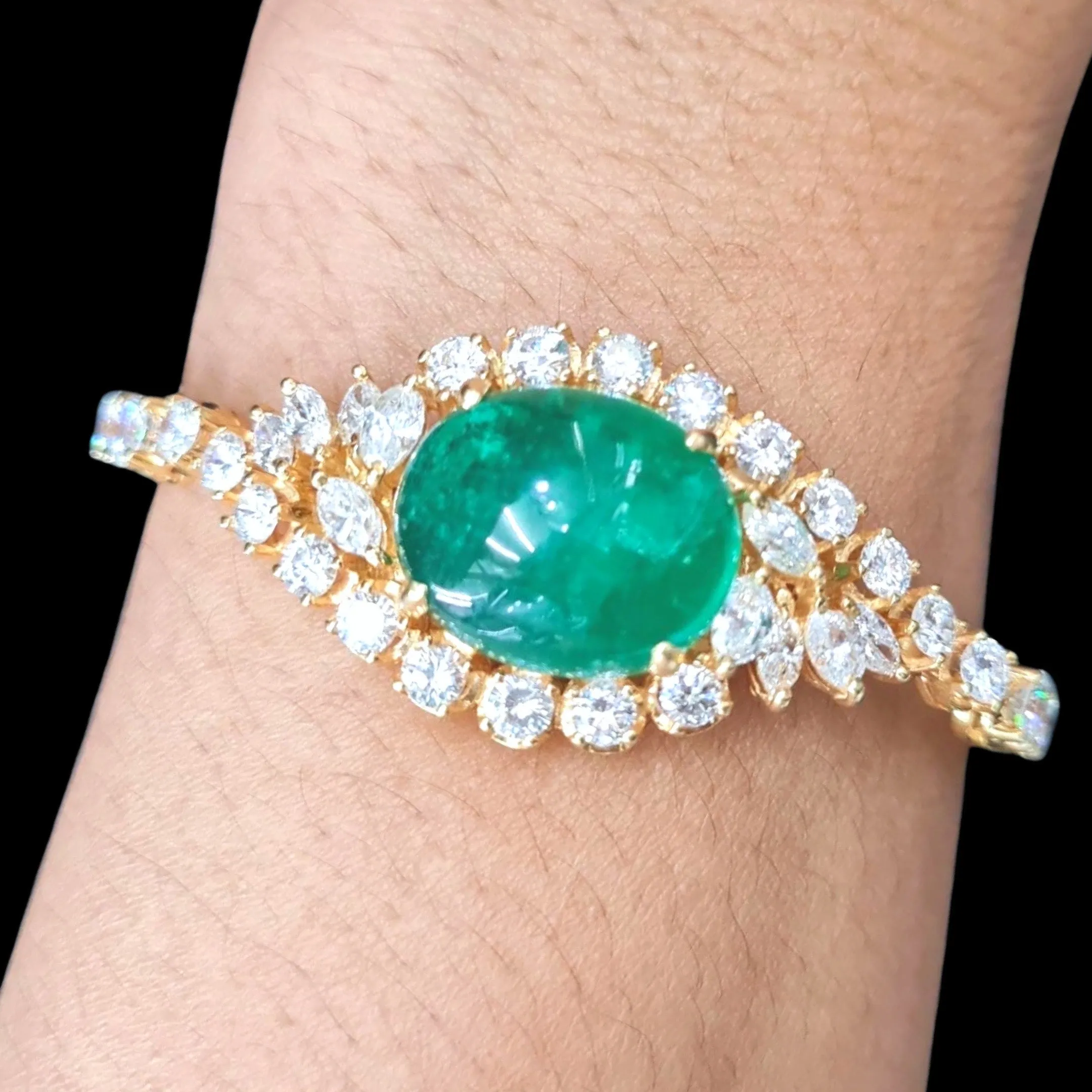 LVNA Signatures Cabochon Colombian Green Emerald Deco Gemstones Diamond Bracelet 18kt