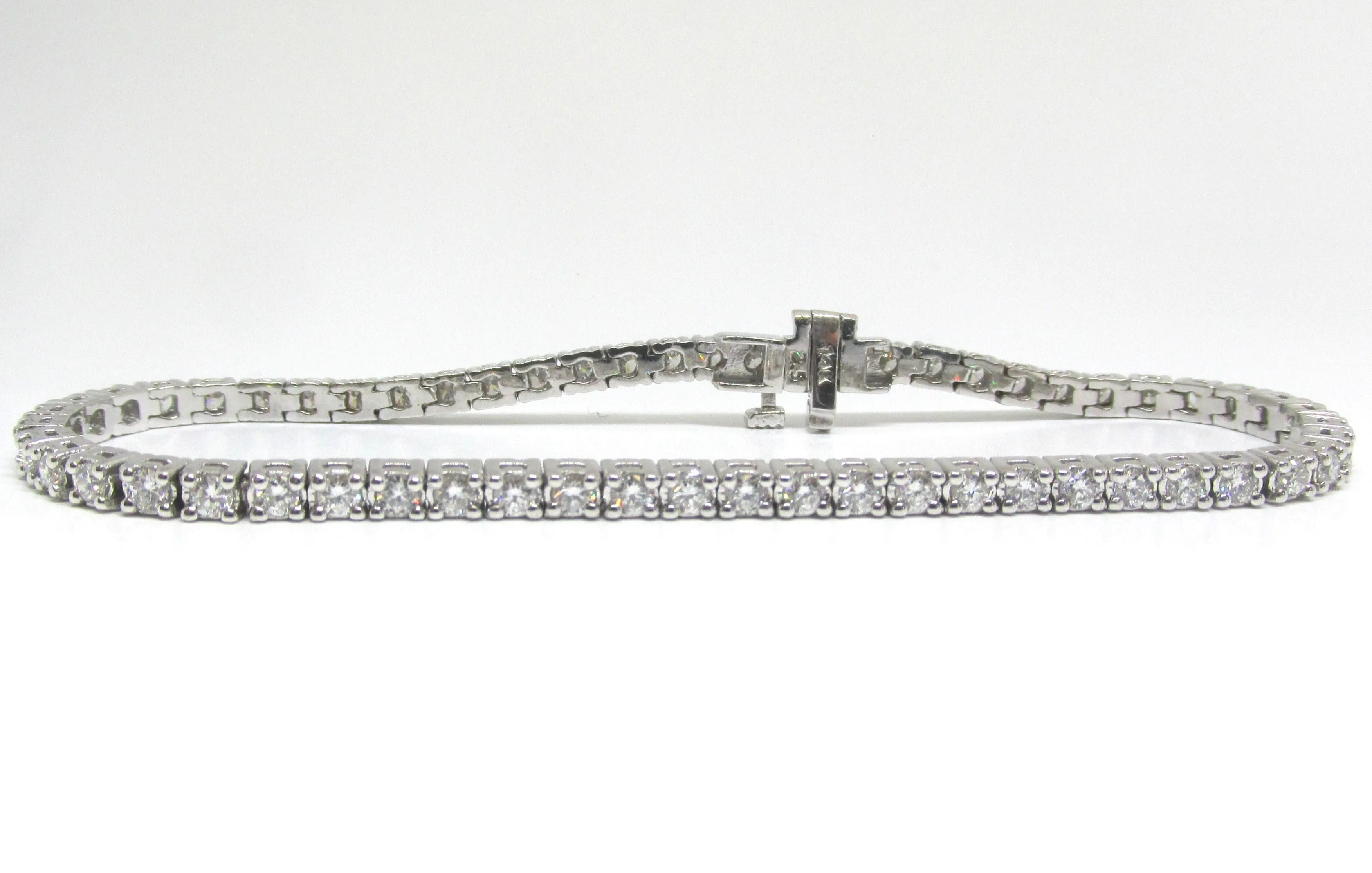 Tennis Bracelet 2.60 Carat TW  Diamonds in 14kt White Gold