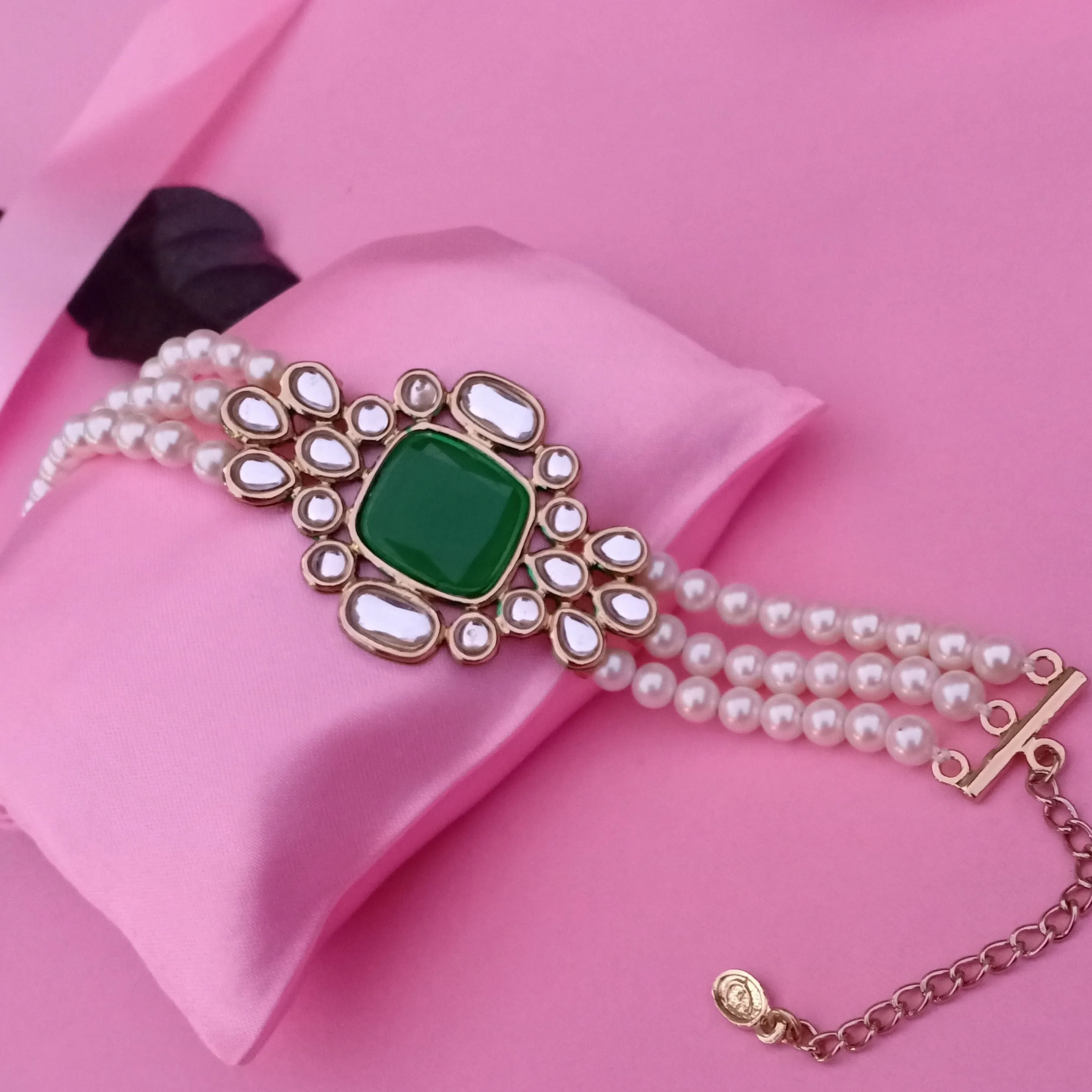 Traditional Gold tone Royal Emerald Pearl Kundan Bracelet