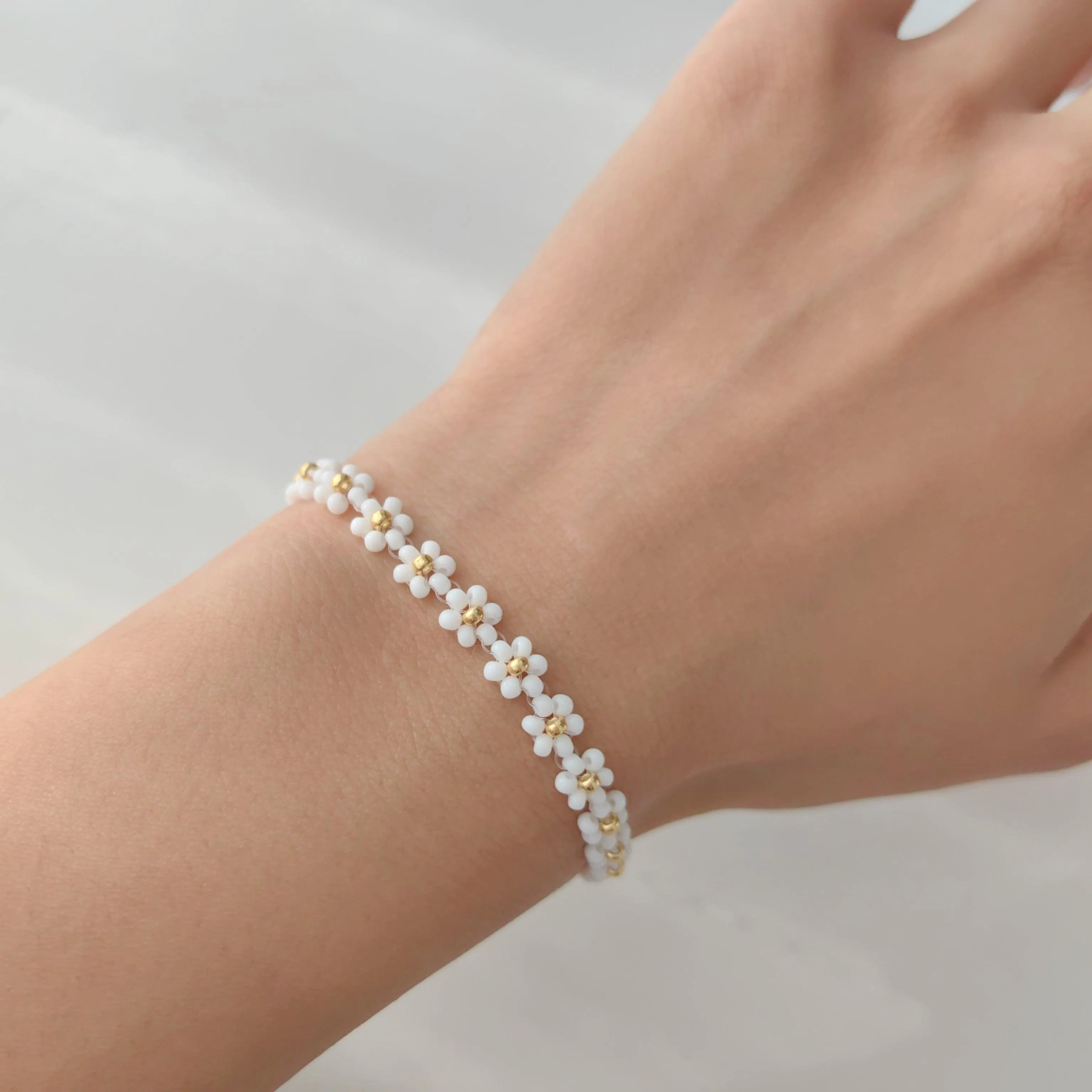 White Daisy Bracelet