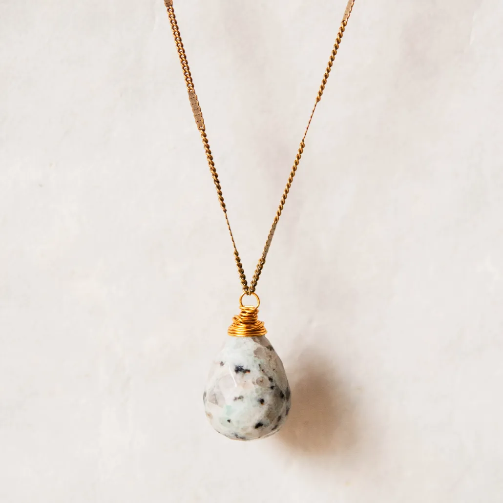 Zara Drop Necklace – The Perfect Holiday Gift of Timeless Elegance and Artisan Craftsmanship